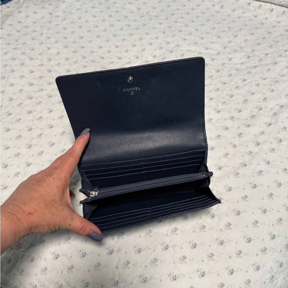 CHANEL Dark Blue Quilted Card Holder - Picture 7 of 11